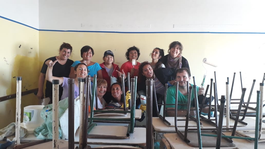 Pintando la escuela - Imagen 1